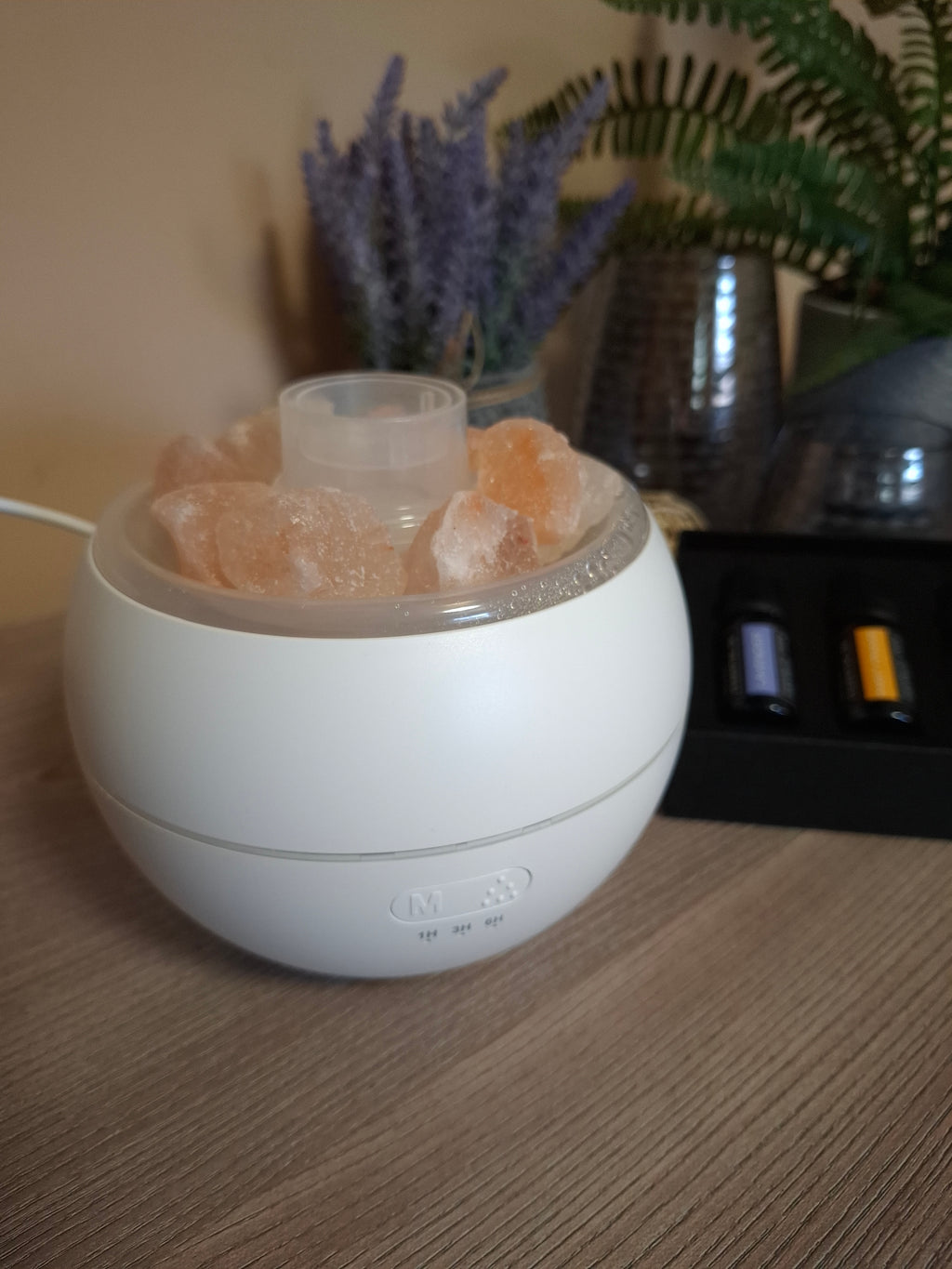 Elektromos, USB-s levegő párásító, aroma diffúzor Himalája sóval, ajándék 6 darabos 100%  természetes növényi esszenciális illóolaj szettel díszdobozban